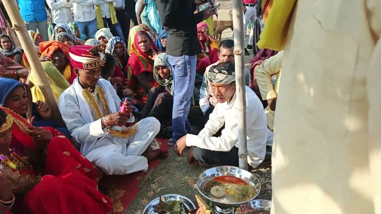 संस्था मां दुलारी देवी गोंडी पूनम सेवा समिति के द्वारा 12 जोड़ों का कराया गया विवाह।।