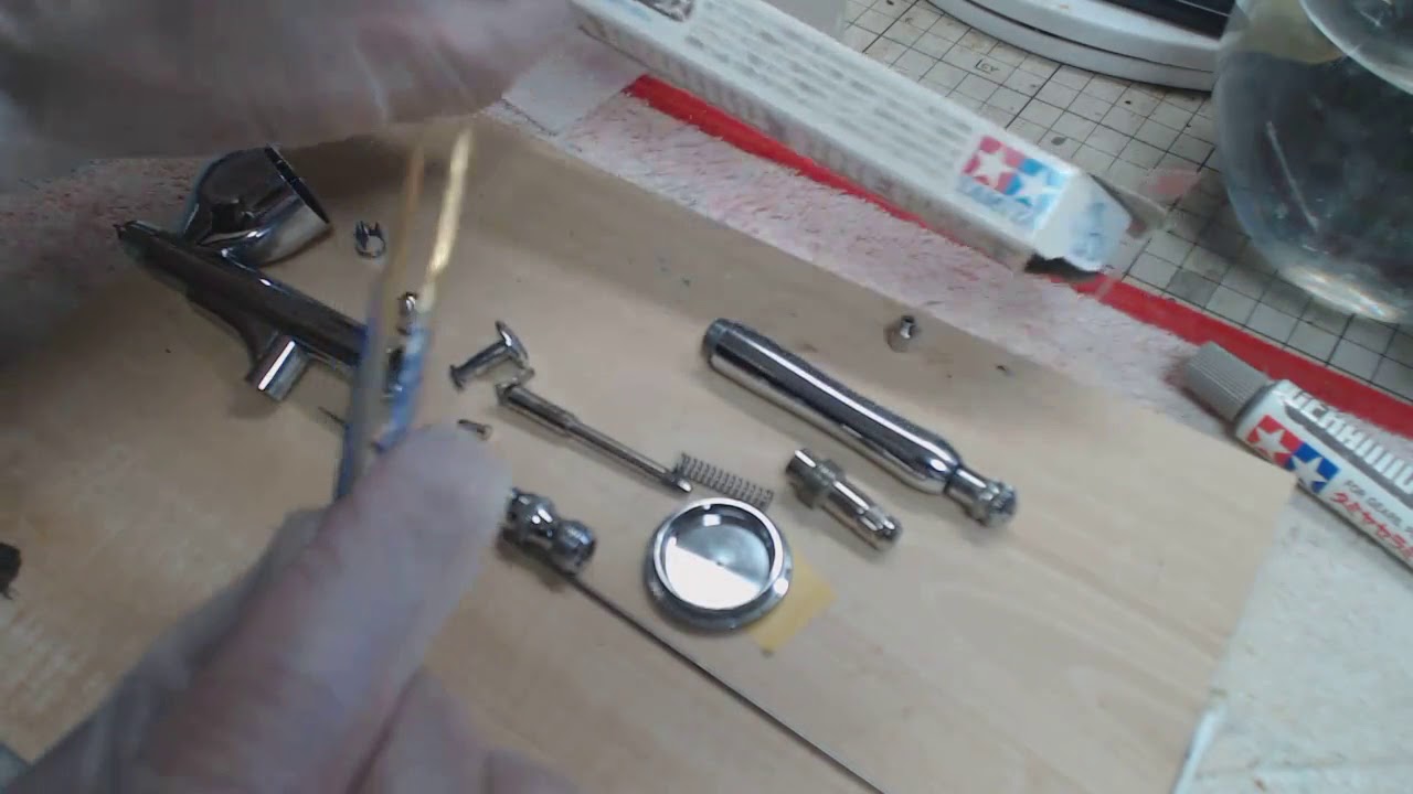 プラモデルのエアブラシを掃除する・ハンドピースの分解と組み立て