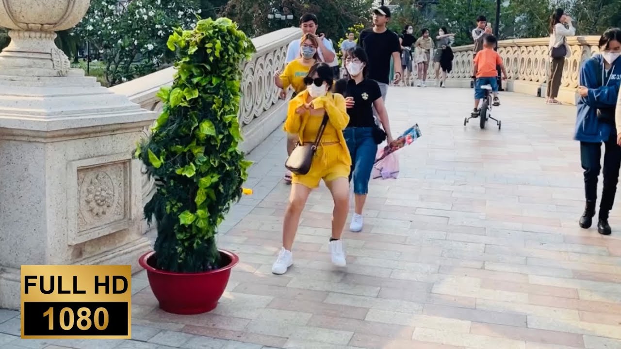 [FULL HD] These Girls will Never forget The bushman !! Bushman pranks / (vietnam Saigon)