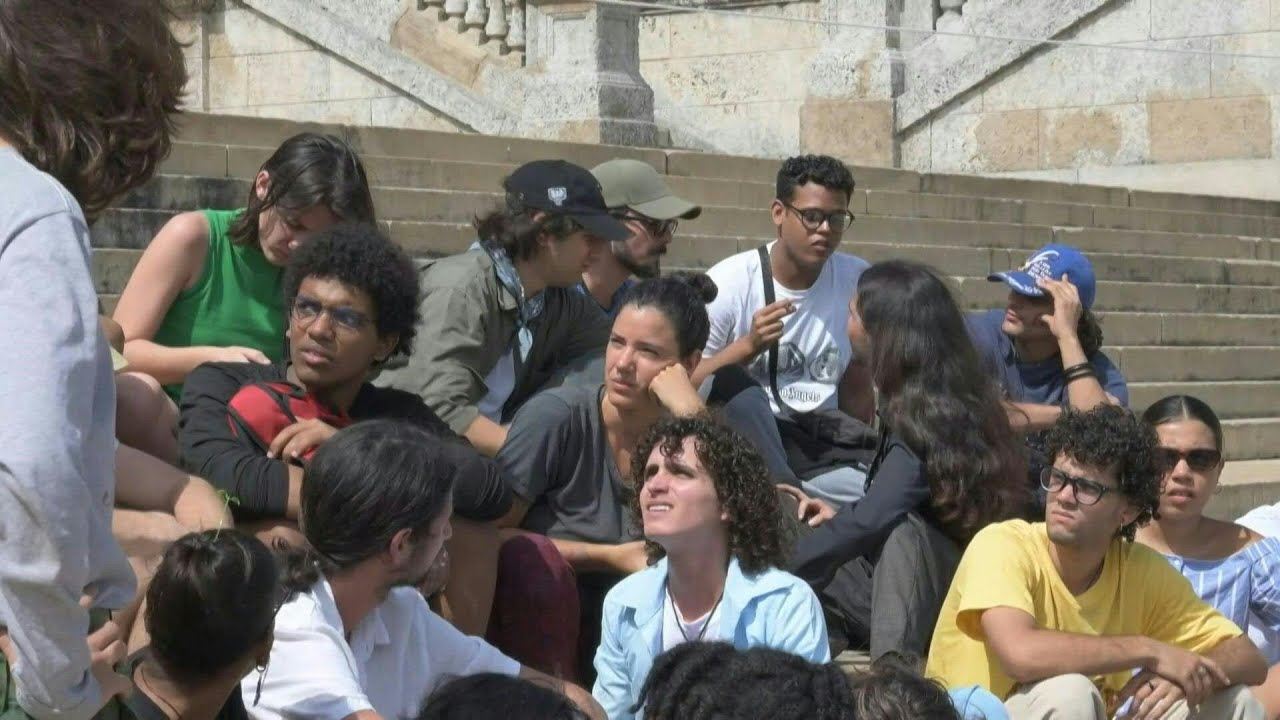 Universitarios en Cuba exigen mejores condiciones para educación a distancia | AFP