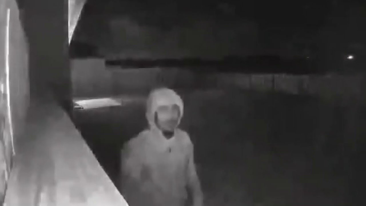 Search underway for alleged peeping Tom in Fort Bend County, neighbors report