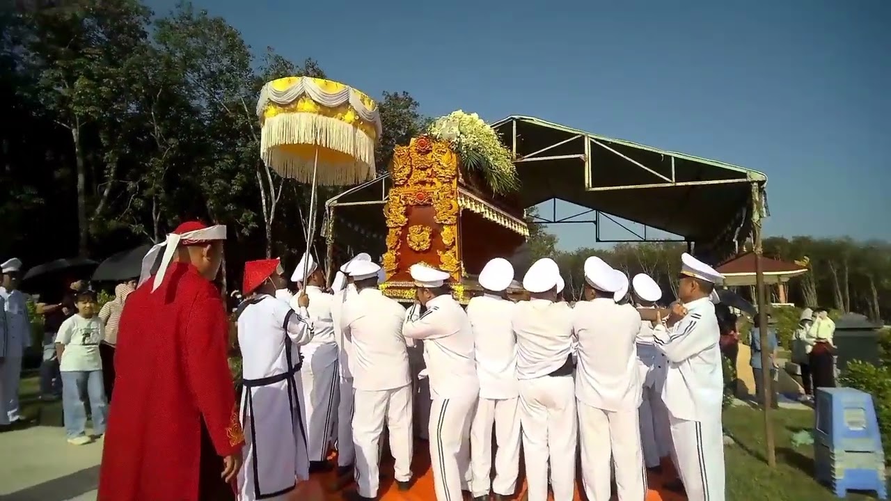 Trôi ơi gặp Bb đám tang chôn một lượt nhìn mà xót xa 