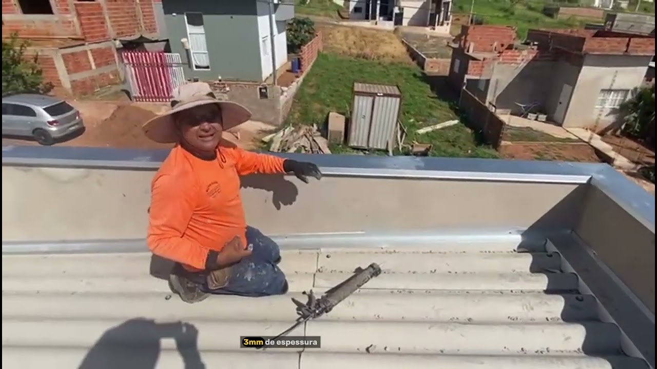 Como usar cola PU pra vedar calha no telhado embutido!