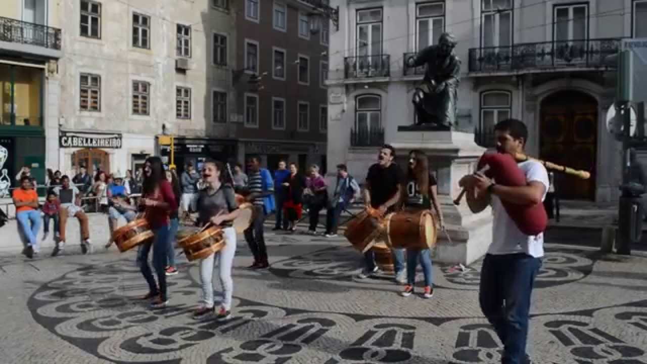 Grupo musical no Largo do Chiado