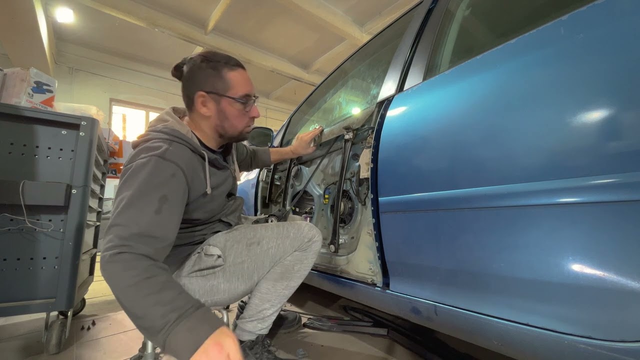 VW Golf 5 ablakemelő szerkezet csere