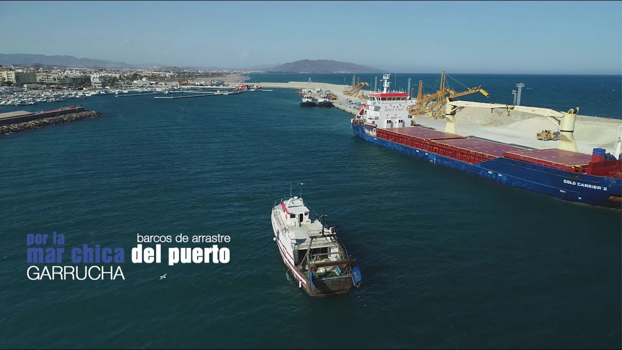 05. POR LA MAR CHICA DEL PUERTO. GARRUCHA. Barcos de arrastre (ES)