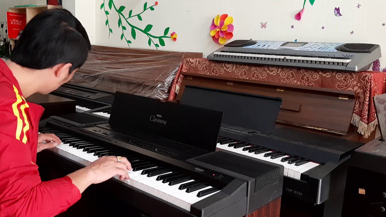 PIANO YAMAHA CVP5