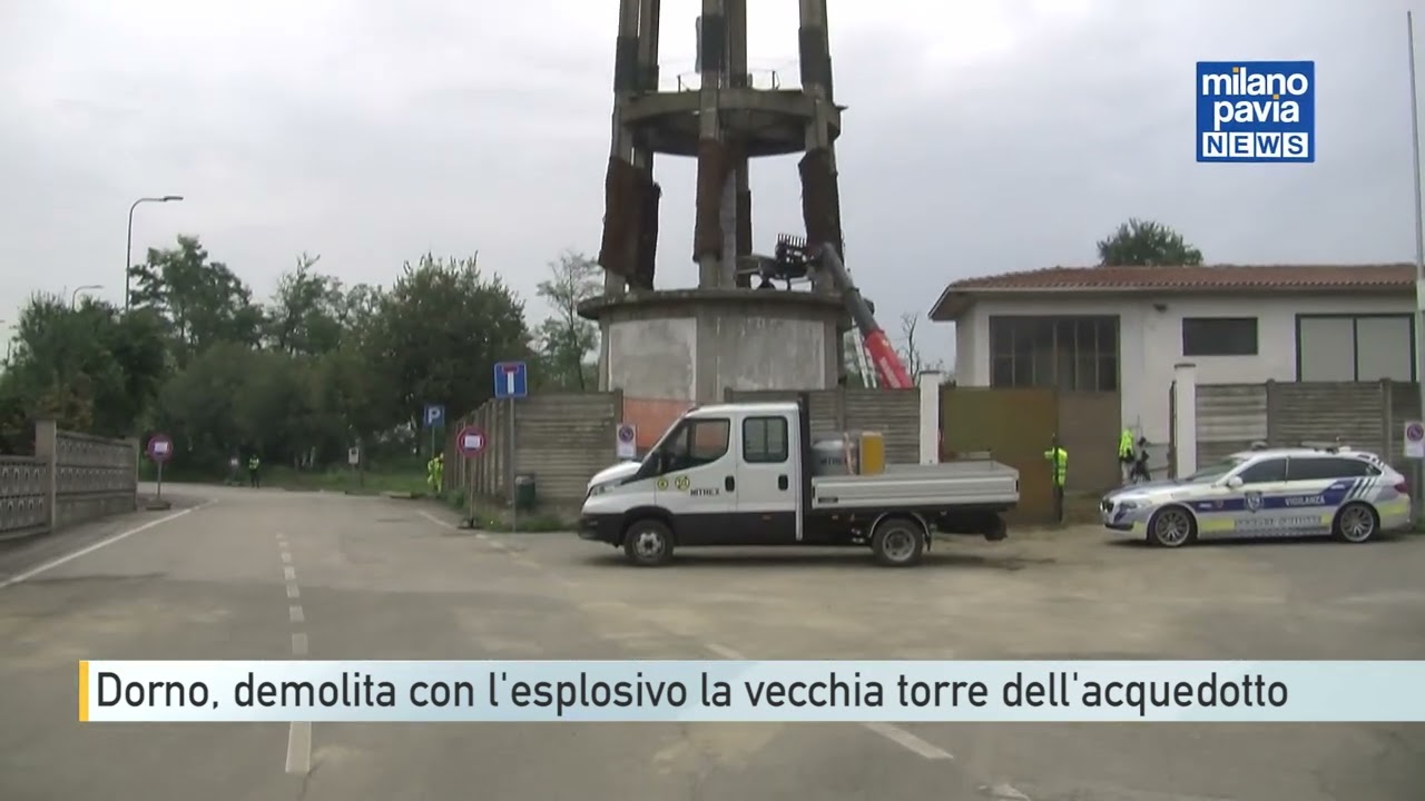 Dorno, demolita con l'esplosivo la vecchia torre dell'acquedotto