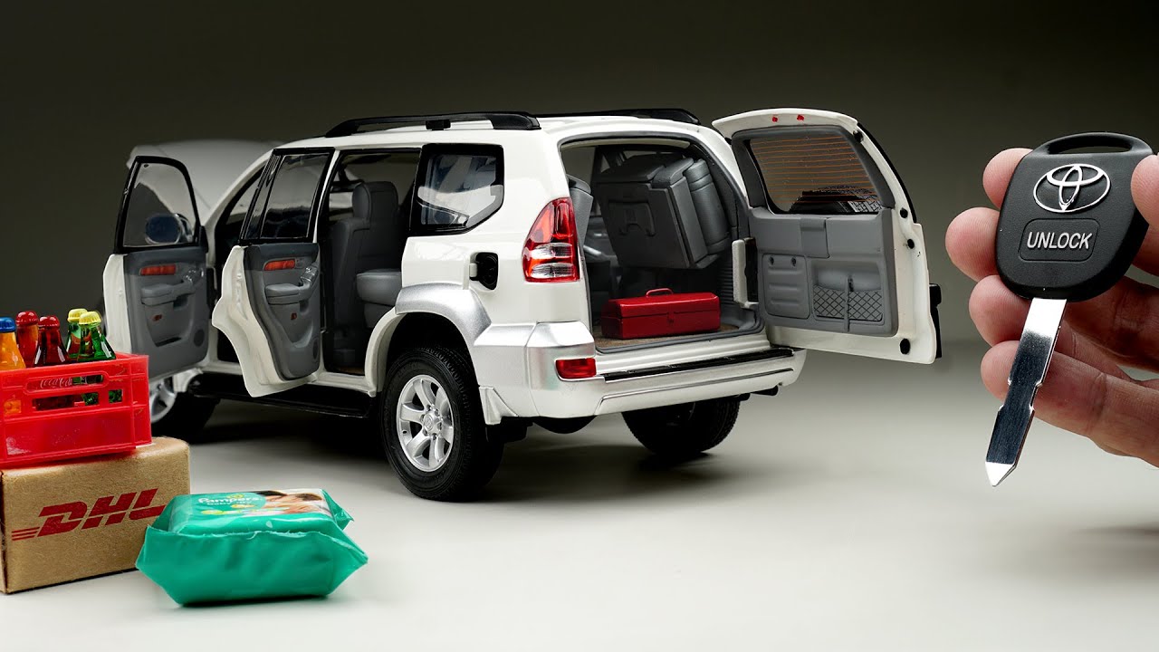 Most Realistic Toyota Land Cruiser Prado 2005 1:18 Scale Unboxing 😍