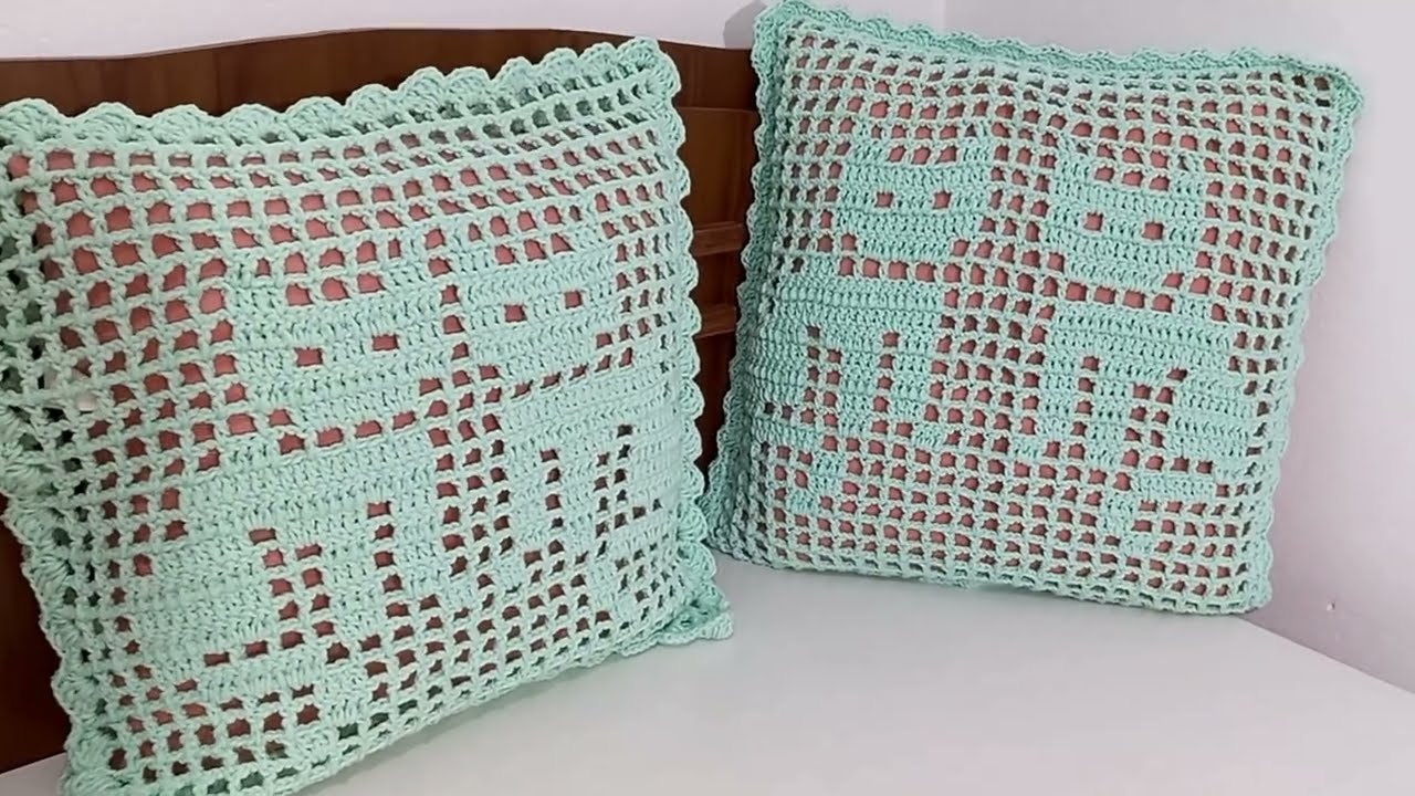 CAPA DE ALMOFADA DE GATINHOS EM CROCHÊ