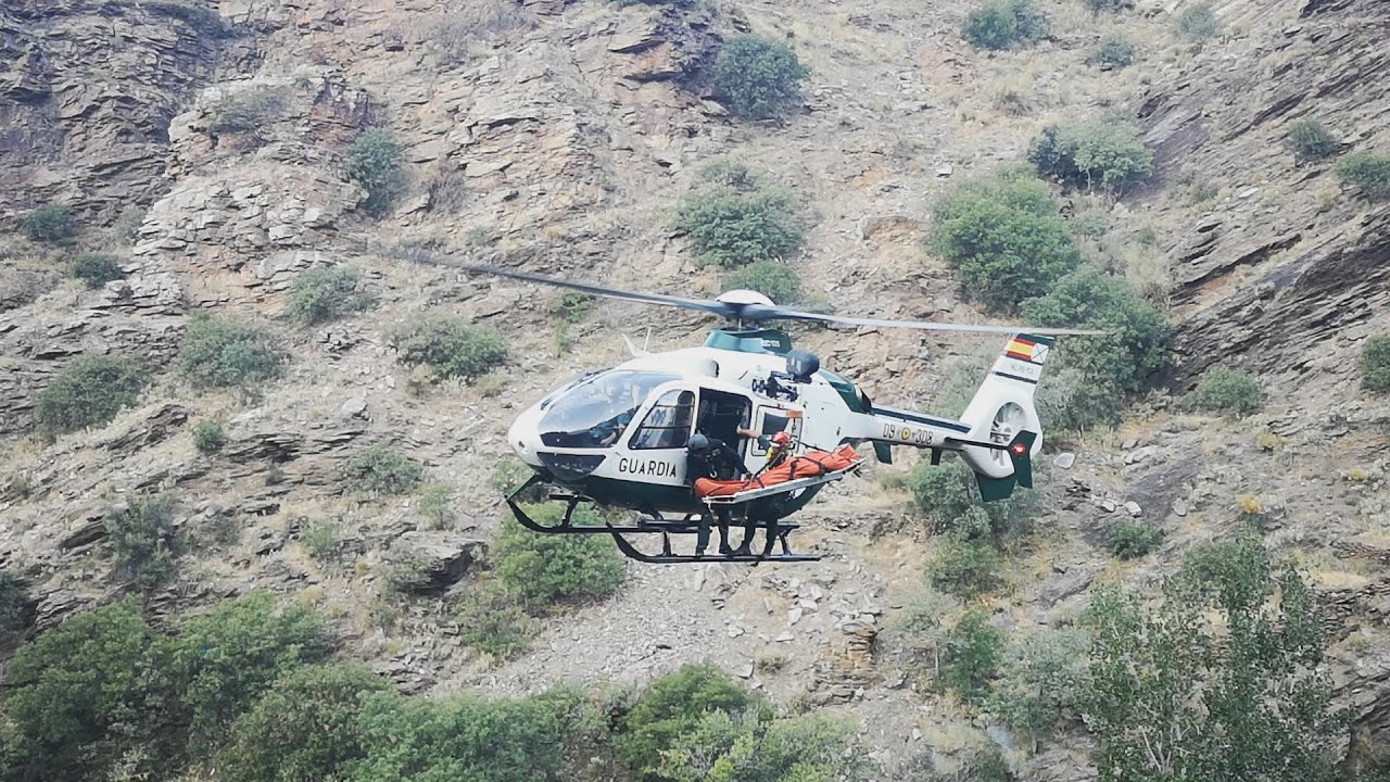 Un senderista que cayó 50 metros, rescatado en helicóptero en Granada