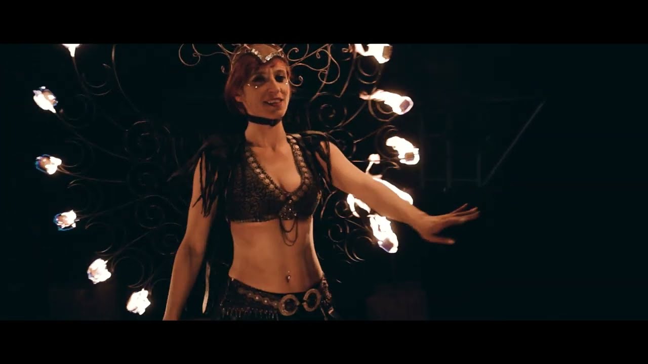 Fire Amazons - ohňová show - ILUSIAS | UV Light & Fire show