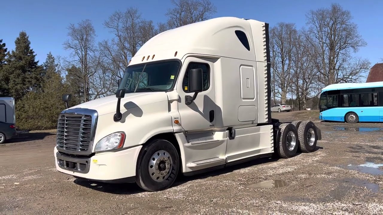 SOLD - 2016 Freightliner Cascadia Evolution - DD15 & DT12 APU