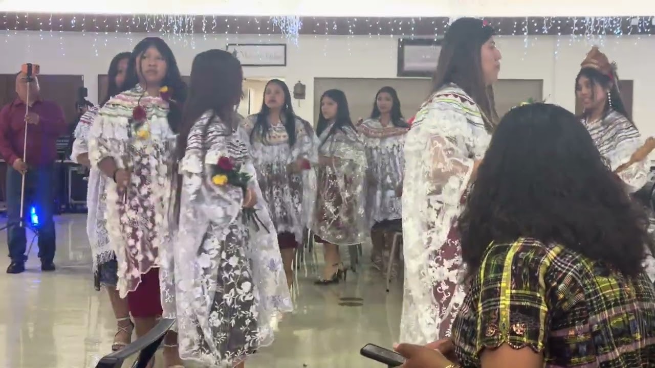 Coronación de Reina por la fiesta de Santa Eulalia, en la iglesia de San Rafael, rancho Bernardo ￼