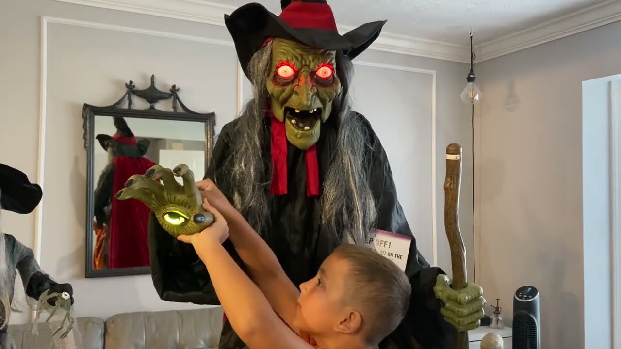 Распаковка 7-футовой анимированной аниматроники-ведьмы-колдуньи из Home Depot #halloween2024 #hom...