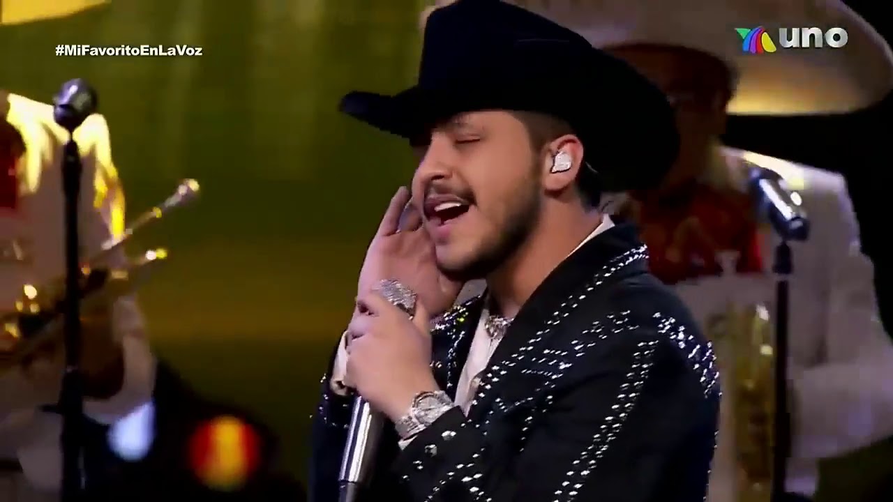 Christian Nodal cantando  No Te Contaron Mal en Vivo La Voz M&eacute;xico