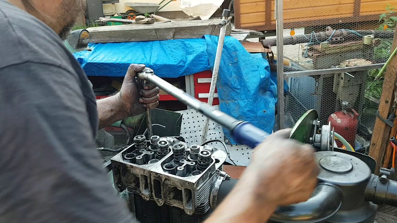 Deutz D30S 712 Motor  Zylnderk&ouml;pfe montieren.und ausrichten