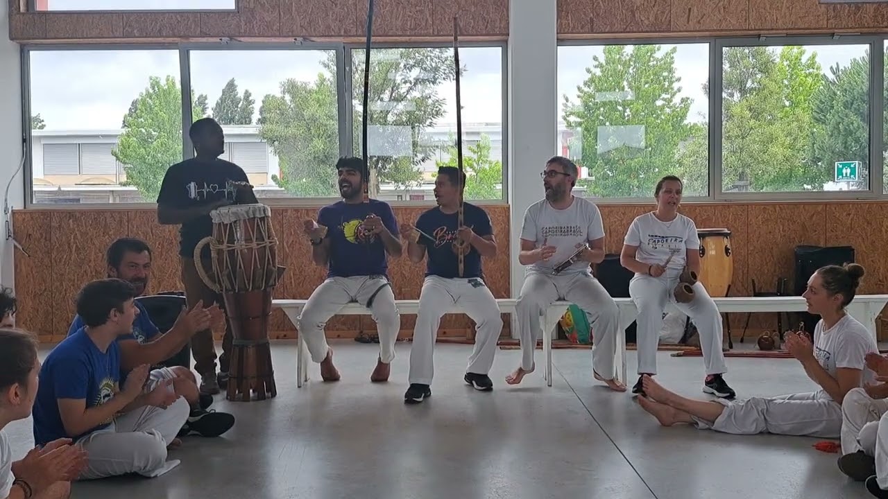 Estava na beira da praia, vendo o que a mare fazia