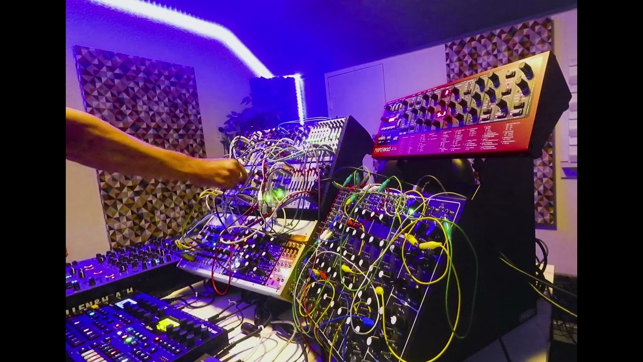 Space Ventura - Live Improvised Modular Techno 08-07-2024 (145BPM)
