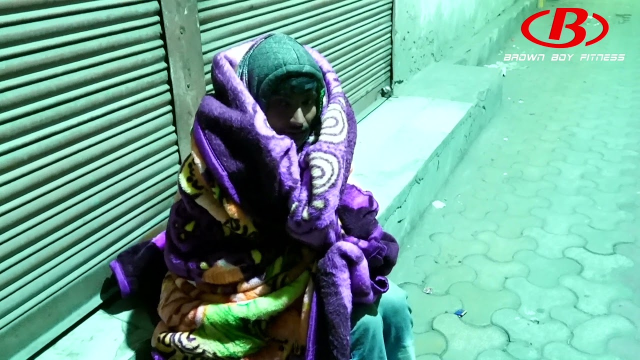 Distributing Blankets to needy people on road😢 Donate A Blanket. Save A Life by #brownboyfitness
