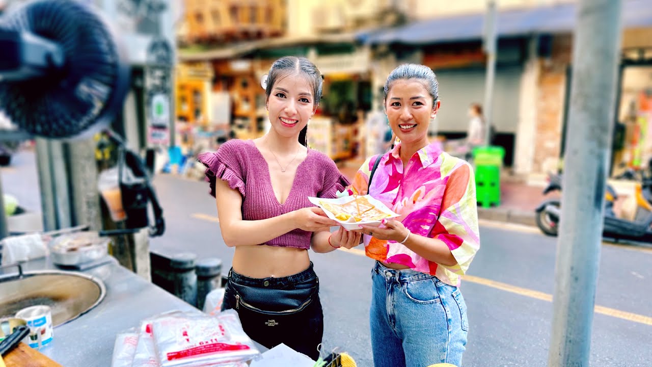 FAMOUS Puy Roti Lady in Bangkok