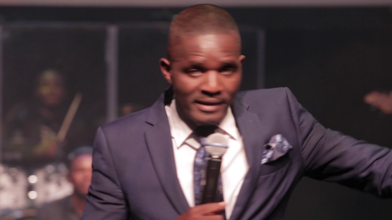 Canaan Nyathi - HOLOLO