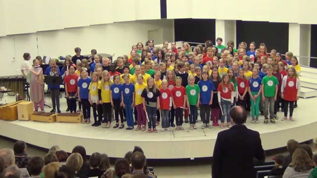 Satumetsän tiellä Äitienpäiväkonsertissa 2014