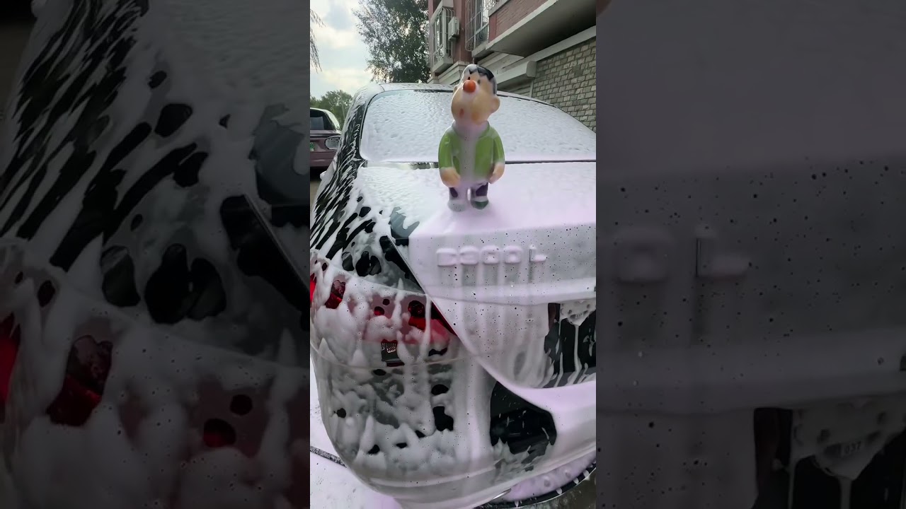 老铁来去除镀铬条水渍#精致洗车 #自己洗车也是一种享受 #奔驰 #奔驰e #奔驰s级