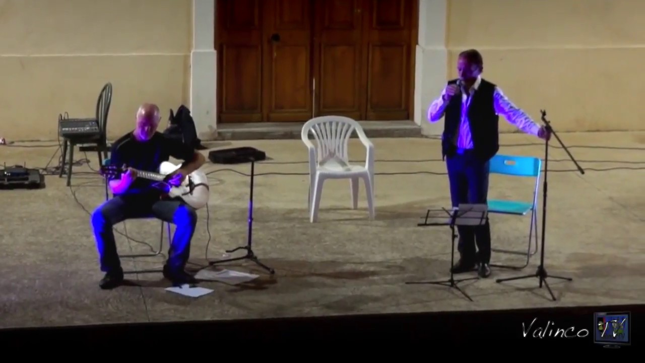 Claude Bucchini chante la Corse (Patrice Istria guitare) au Th&eacute;&acirc;tre de verdure &agrave; Sartene en Corse