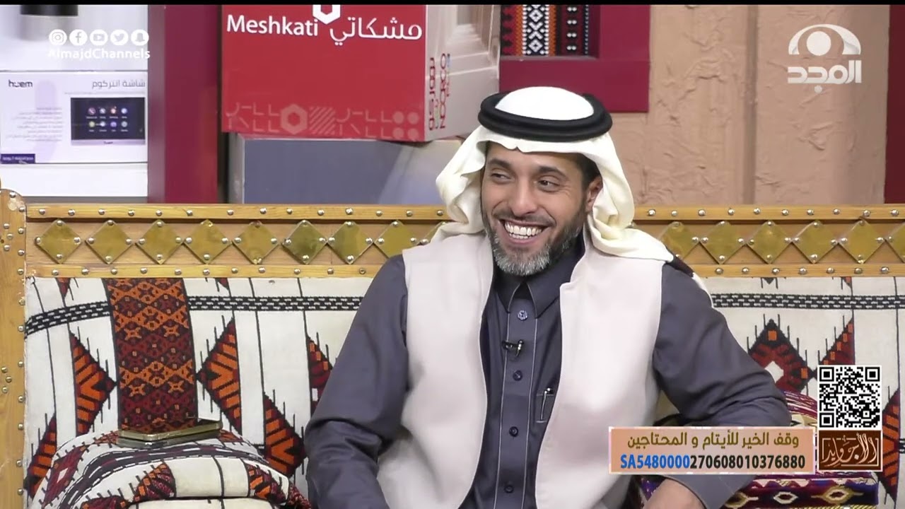 حرمة كبيرة سن تصلي التراويح في الحرم ومعها ولد بعد كل تسليمة يسألها عن حاجتها وهذا سبب بره بها !