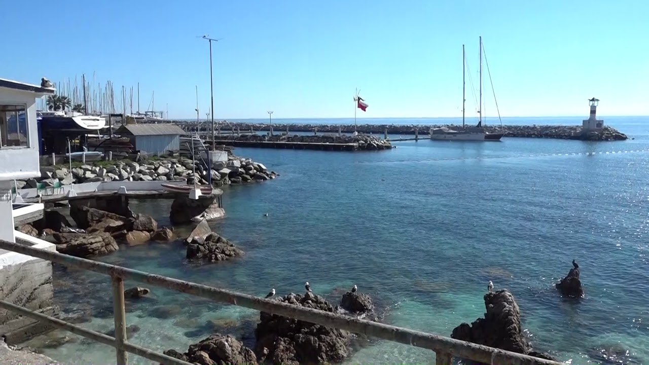 Conc&oacute;n, Valpara&iacute;so region, Chile. Ocean waves. Relax. - Part 2.
