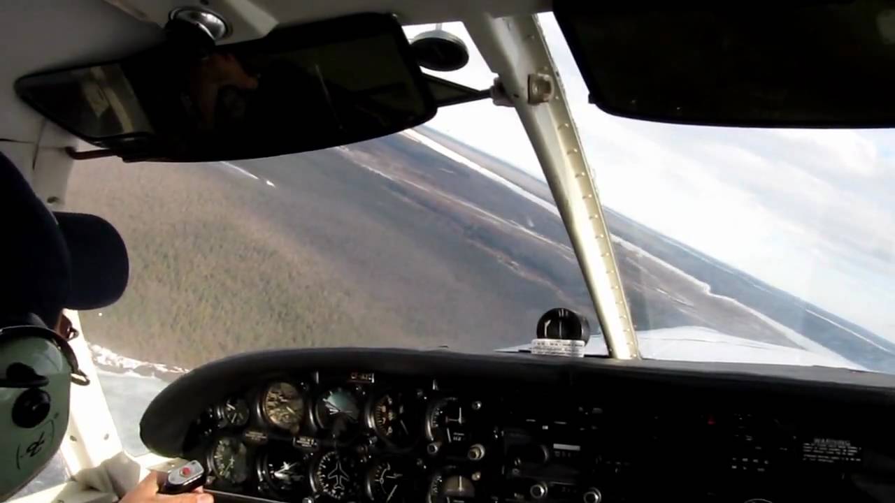 Cherokee Six 300 crosswind landing in Kashechewan / CZKE