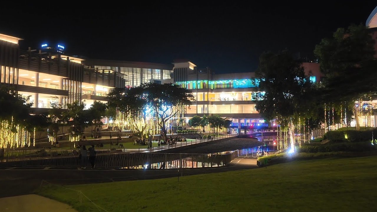 Landmark Water Garden: Stunning Outdoor Oasis for Relaxation and Scenic Night Views