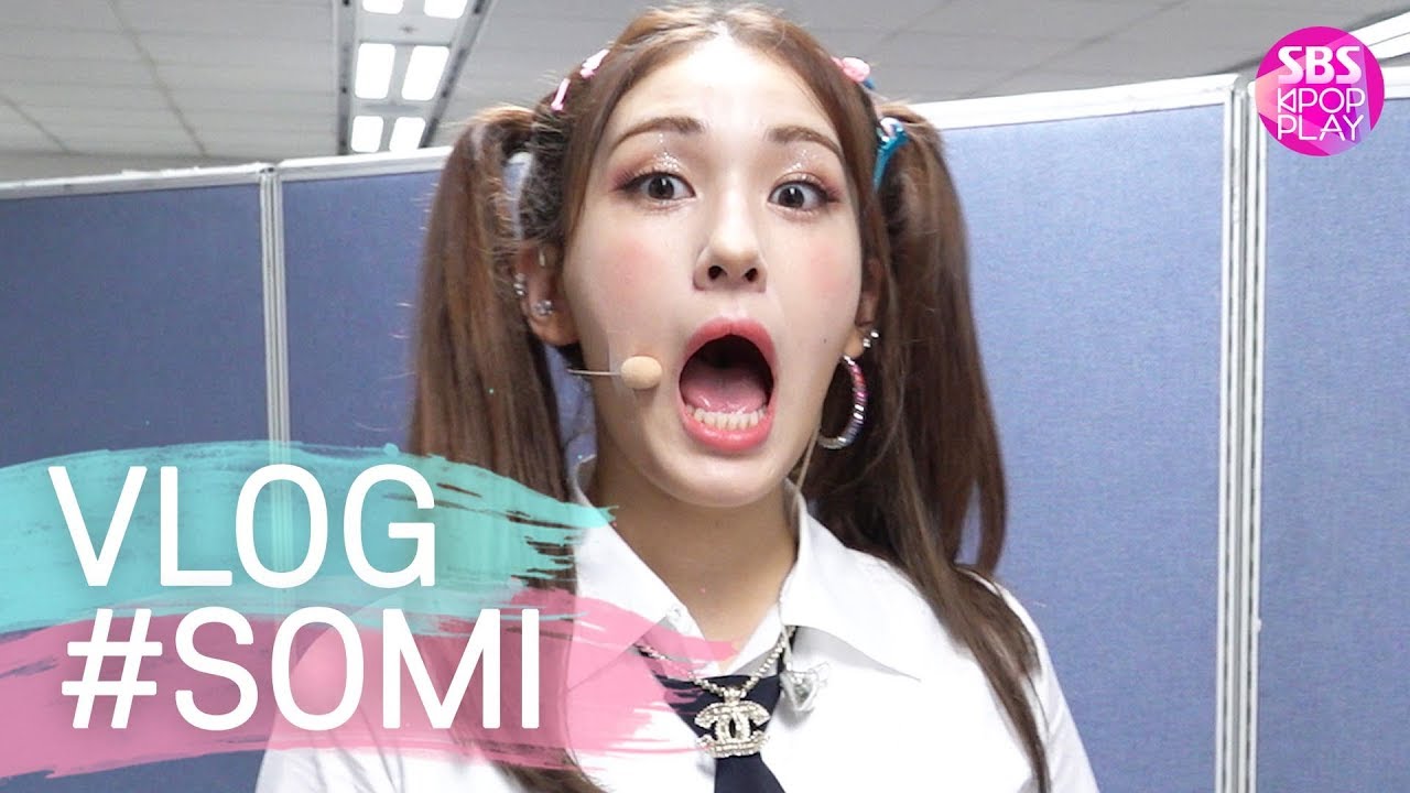 (ENG SUB)[VLOG_SOMI/EP1] 인기가요 막방하는 날, 소미가 깜짝 놀란 이유는?