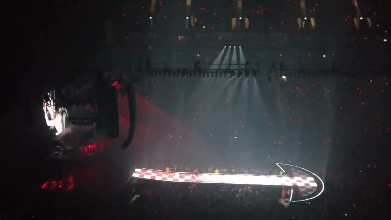 4K @LadyGaga - Off With Her Head (Interlude) live at O2 LOndon, Mayhem Ball tour 2025