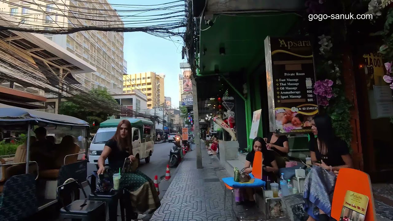Daytime Life on Bangkok’s Soi 4 – Massage Shops and More #massage