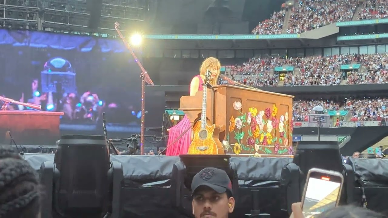 Taylor Swift Eras Tour London N3 Surprise Song #2 - Out of the Woods / Is It Over Now? / Clean