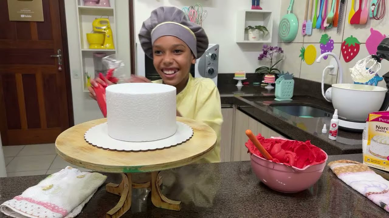 (Live) Confeiteiro João decorando um bolo para o natal!