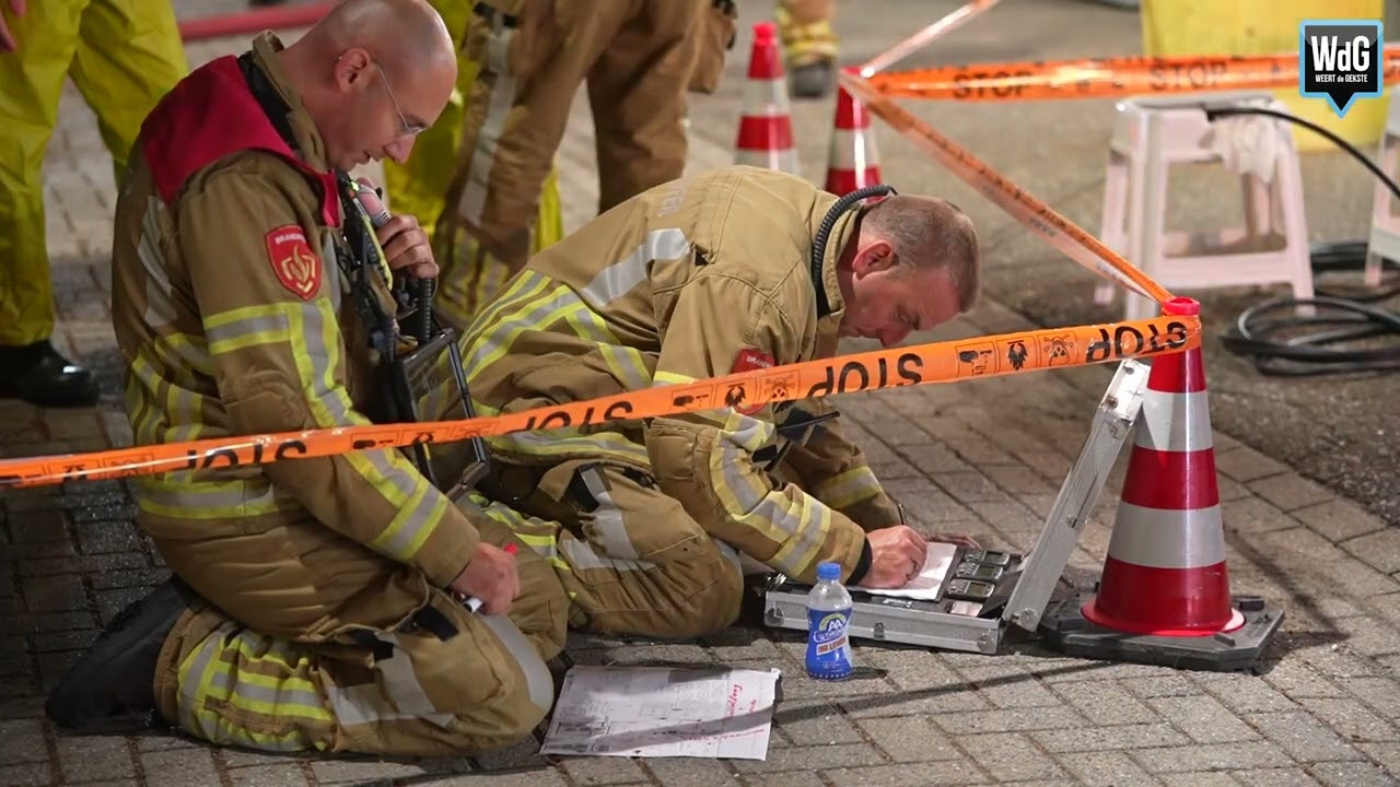 Chemische reactie in loods aan de Wetering in Weert