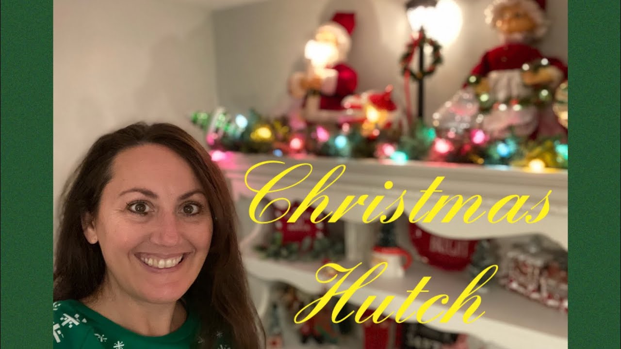 CHRISTMAS HUTCH 🎅🏻🤶🏻 DECORATE WITH ME 2020 ❤️💚 | Vintage Santa & Mrs. Claus Decor