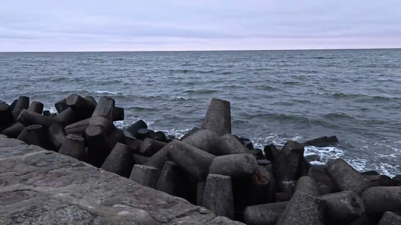 Darłówko, luty 2025, ostatni wieczór miesiąca, falochron wschodni, 4k hdr