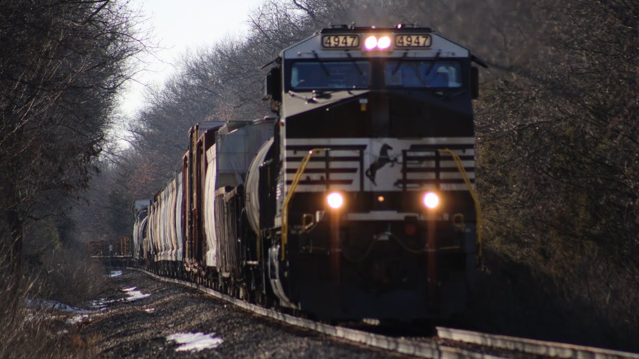 NS 4947 Leads 19E Solo With Rear DPU And Horn Salute!