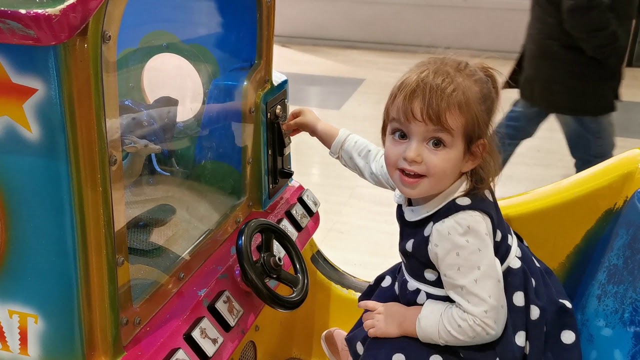 Piccola Emma. Una giornata sulle giostre
