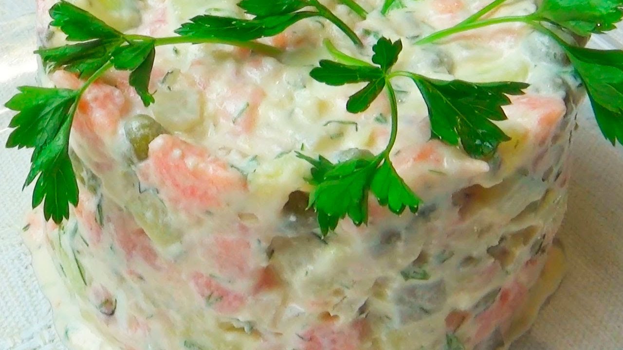 FISCH-SALAT mit Lachs. Wie man einen Salat aus Lachs?
