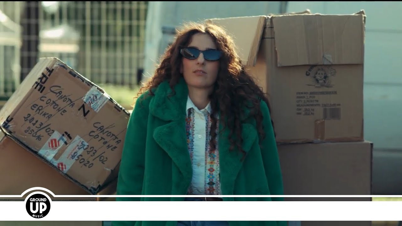 Carolina Bubbico - Uma Rosa E Um Bordado (feat. Mari Jasca) [Official Video]