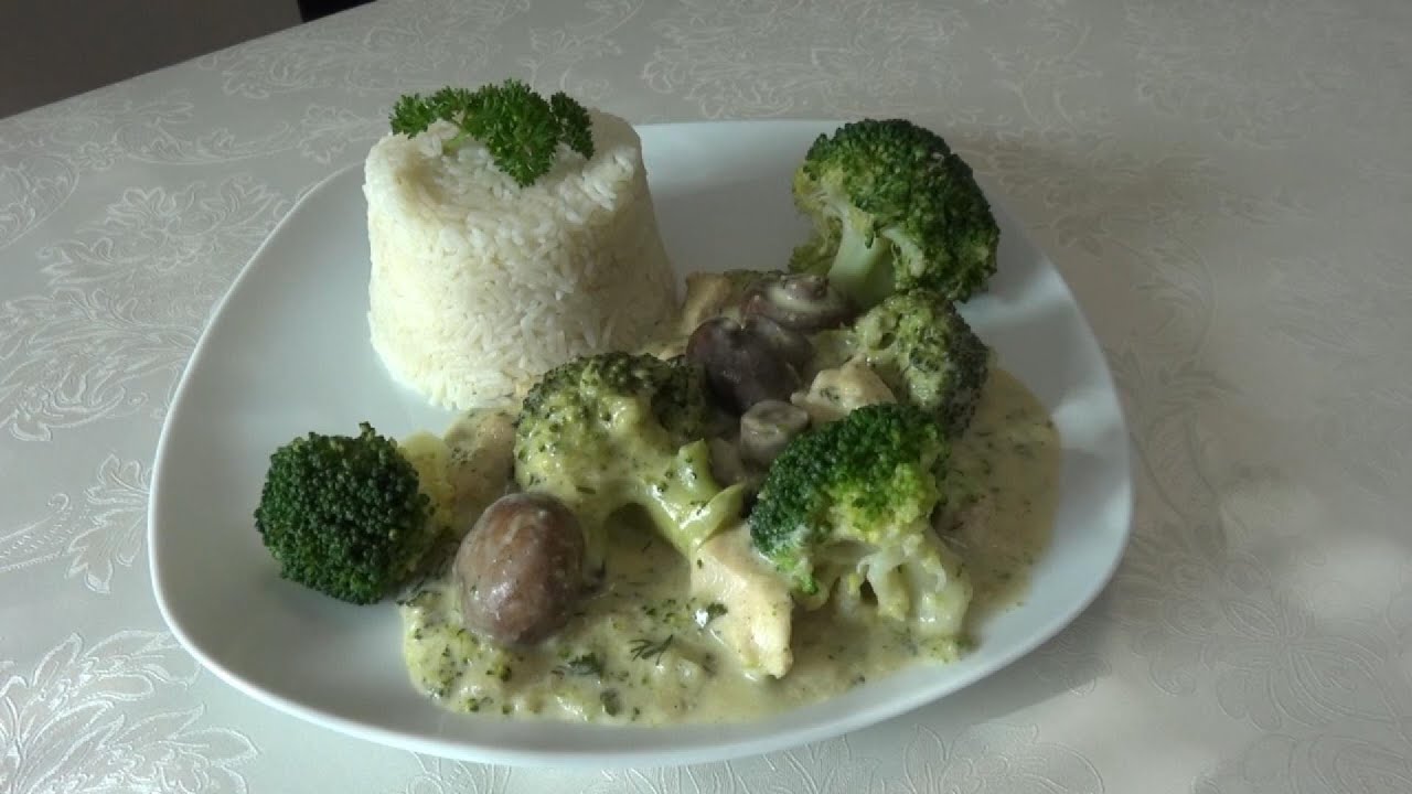 куриное филе с брокколи и грибами в сливочном соусе