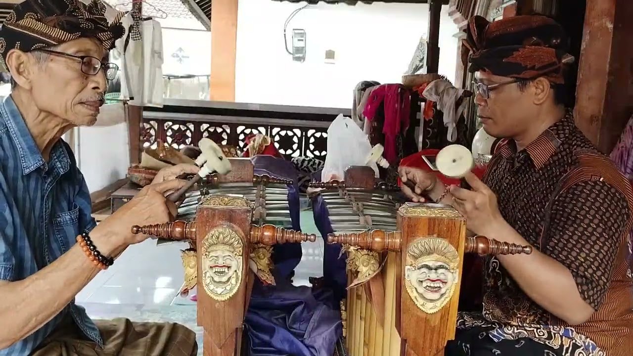 Duet gender tabuh halus. Brahmana Indra Wangsa
