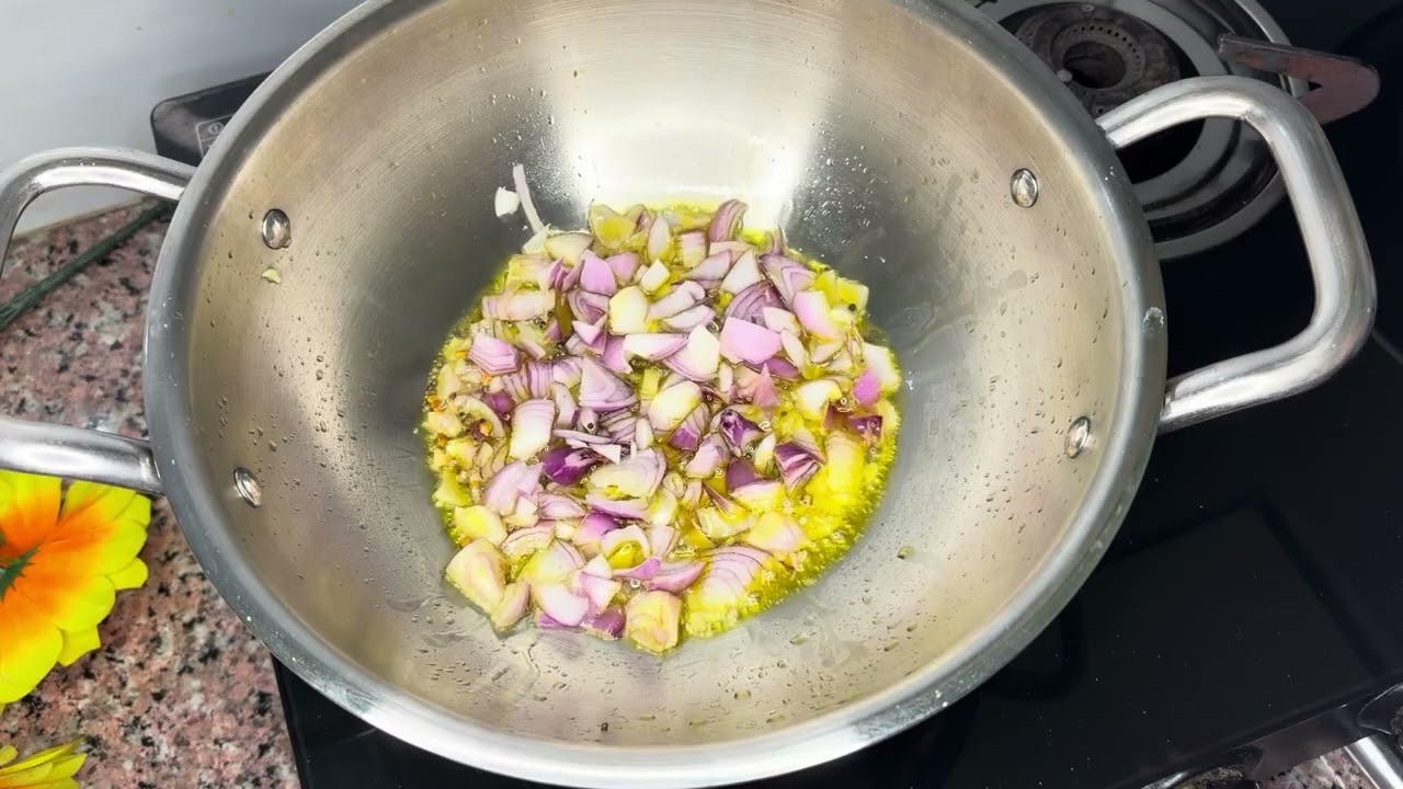 How To Make kadhi from leftover raita? बचे हुए रायते से कढ़ी कैसे बनाएं? #howto #raita #food #kadhi 