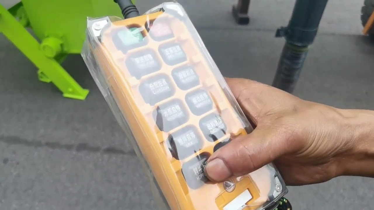8  操作搅拌机构和配料机构 Operate mixing mechanism and weight scale