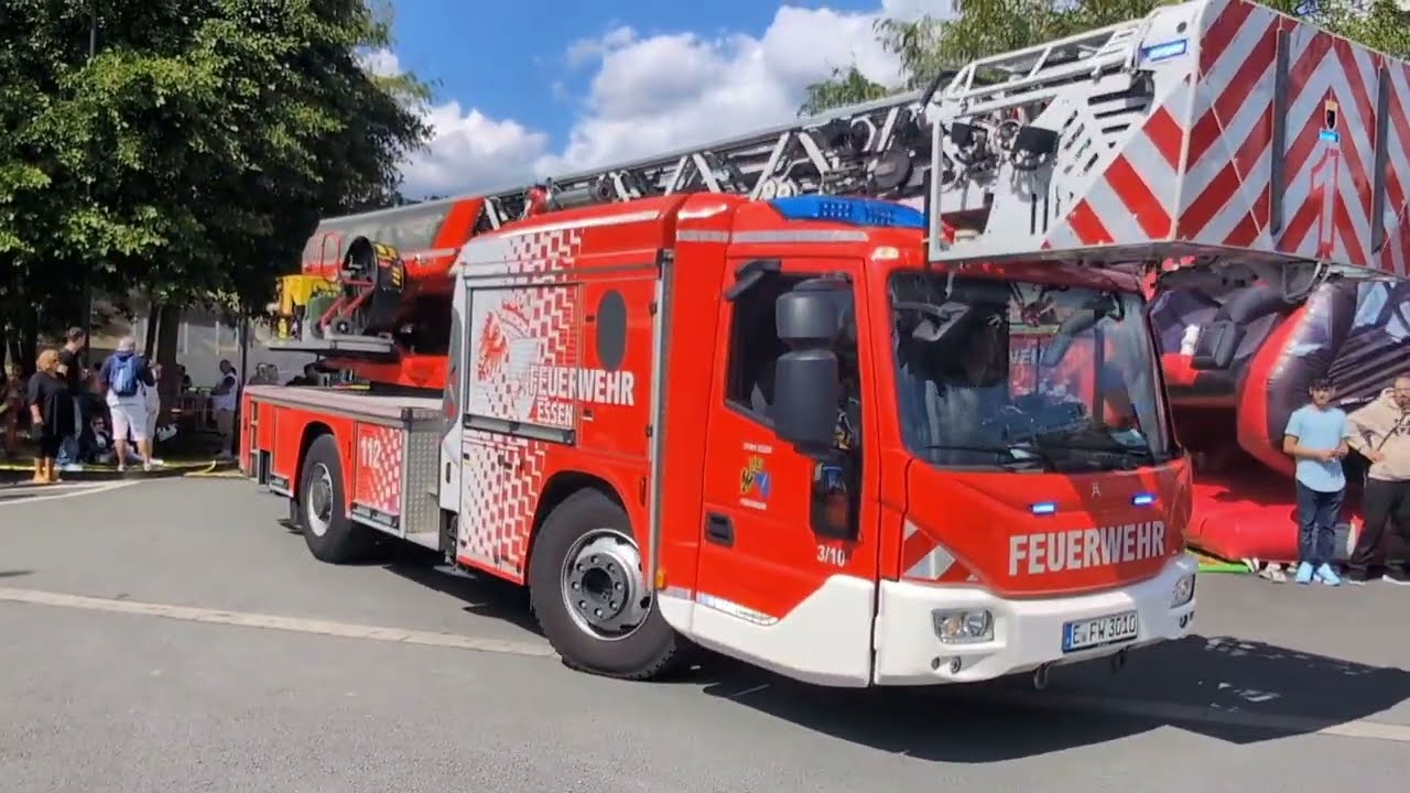 [TAG DER OFFENEN TÜR] GW-H, Rettungshunde, RTW-JUH auf Übungsfahrt - Feuerwehr Essen